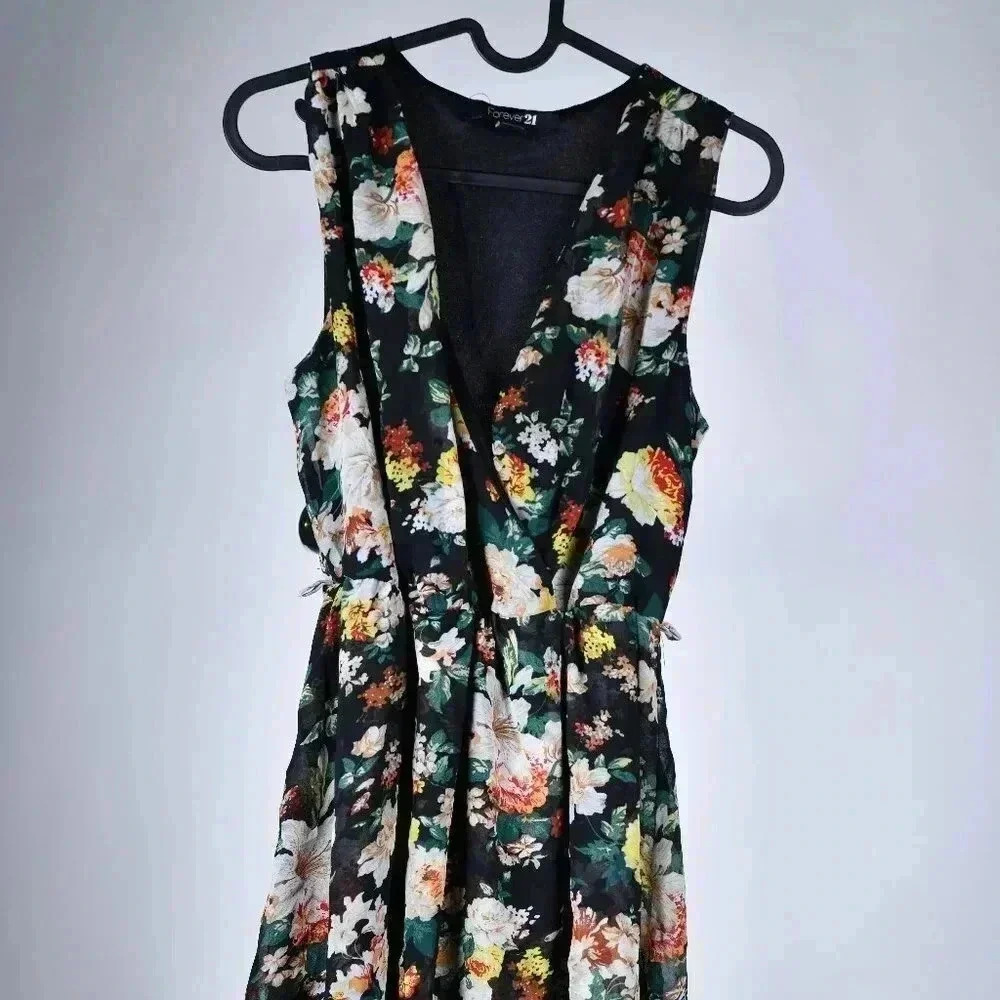 Forever 21 Black Floral Print Dress‎ Size Small